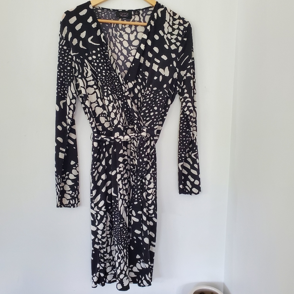 MARA HOFFMAN GYPSY M Black White Geo Faux Wrap 39" Dress LS Party Office EUC